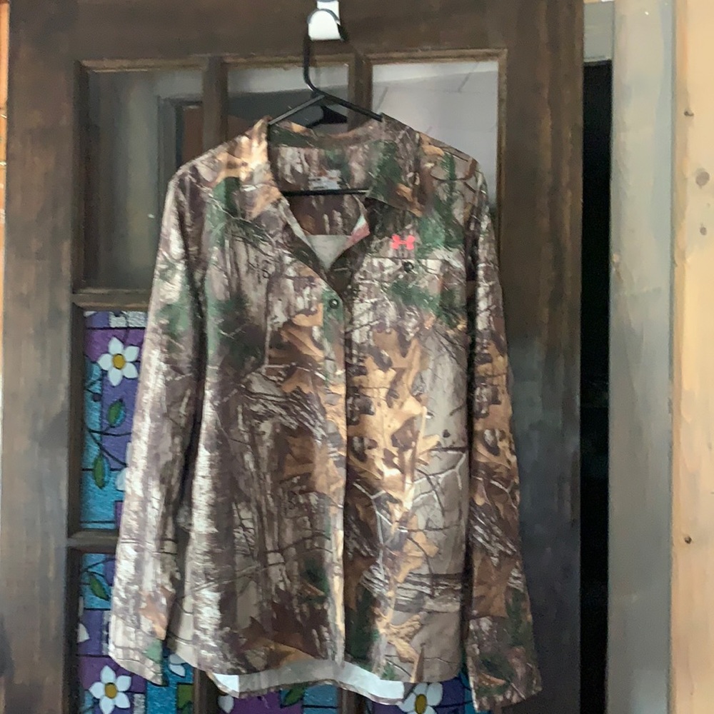 Under Armor camo blouse